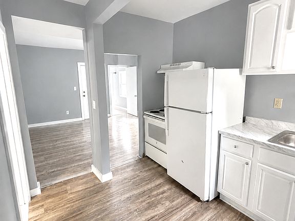 3rd image of 54 Bronson St #2