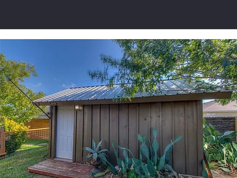 206 Katherine Way — Photo 2
