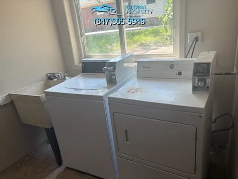 260 E Grand Ave — Photo 24