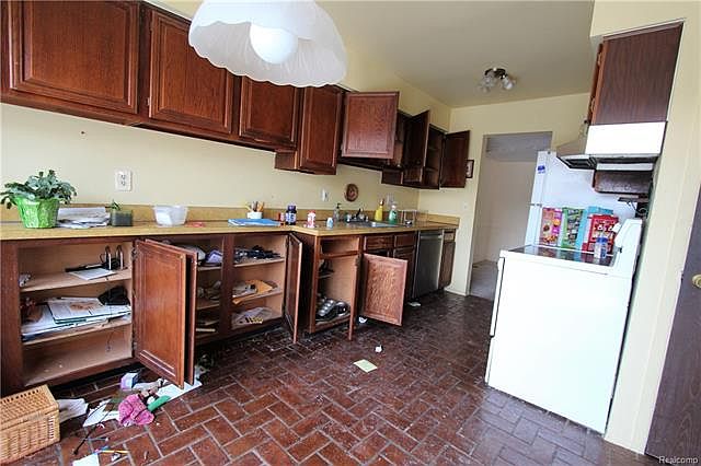 2nd image of 42198 Roscommon Dr #281