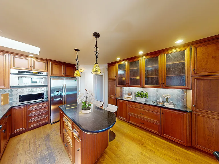 170 Arch St — Photo 12