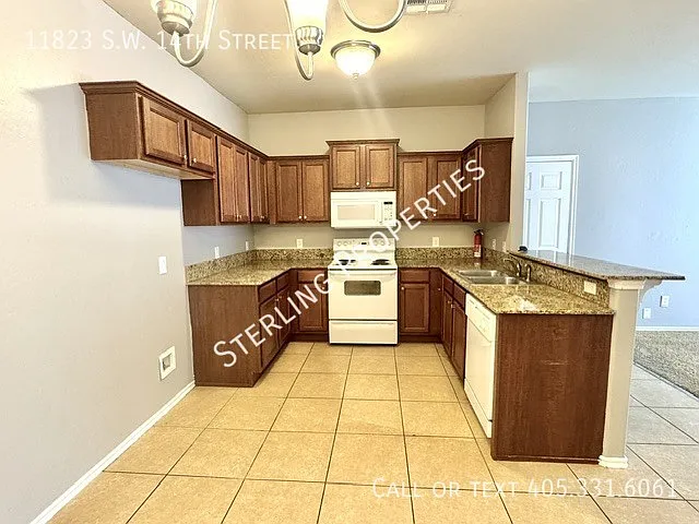 11823 SW 14th St — Photo 12