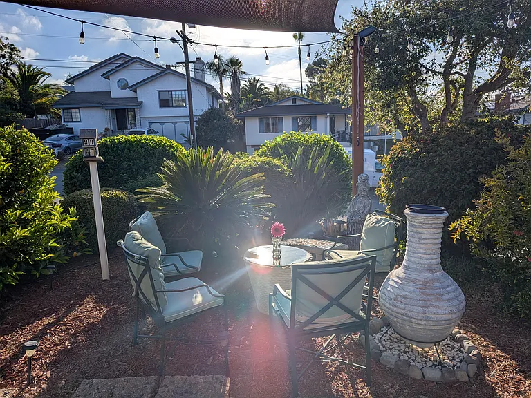 402 Avalon Dr — Photo 3