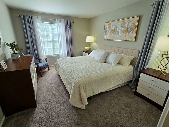 3rd image of 7050-7136 Ducketts Ln #584