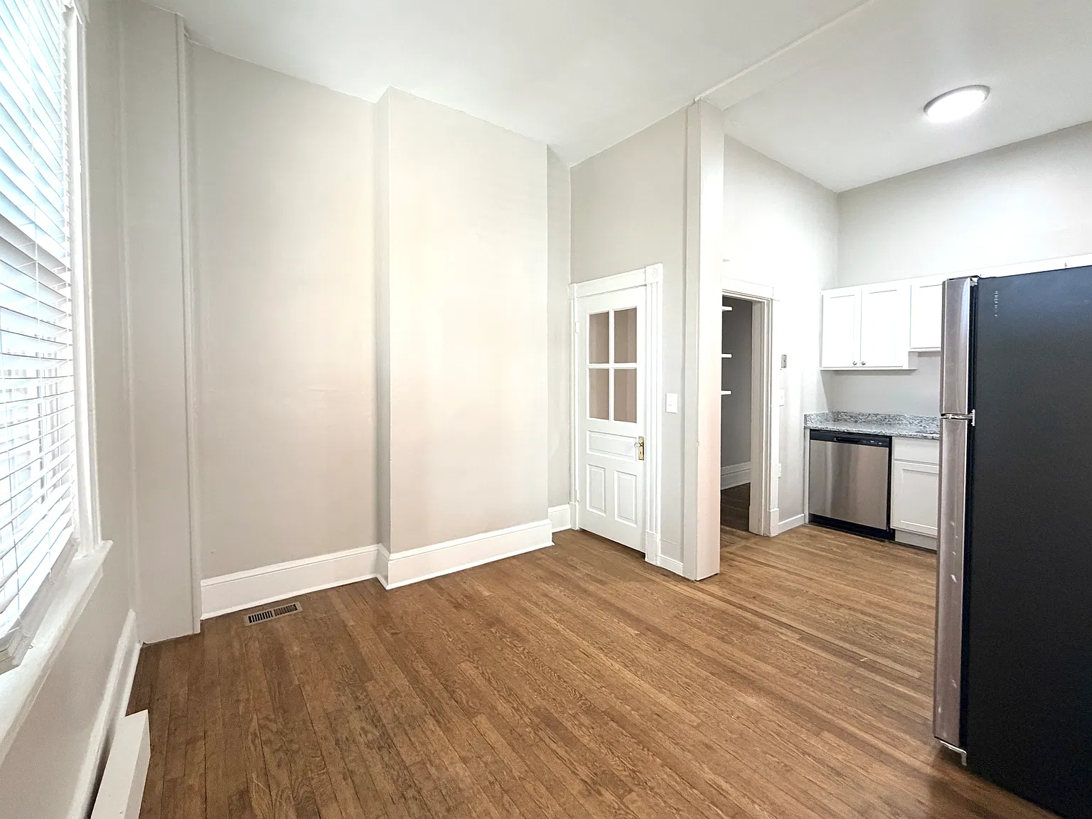 2 bed, 1400 sqft, $2,400 — Photo 4