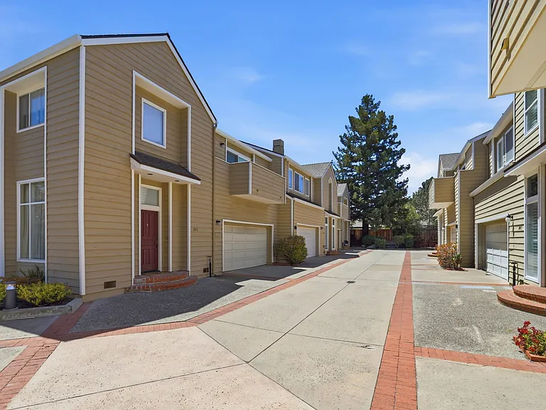 1104 Lautrec Ter — Photo 34