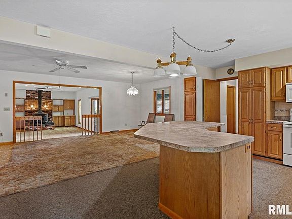 5th image of 18 Elizabeth Ct