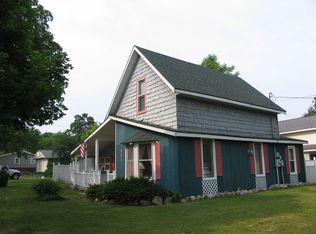 401 Sherman St, Charlevoix, MI 49720