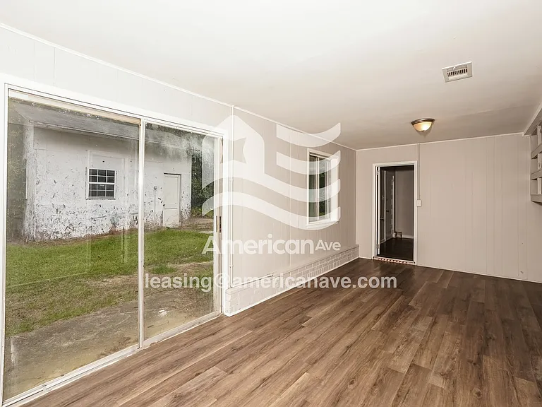 919419_004_dining_room_4.jpg