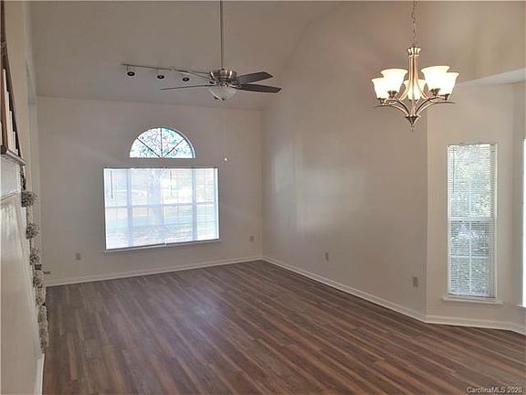3rd image of 119 Ashford Hollow Ln