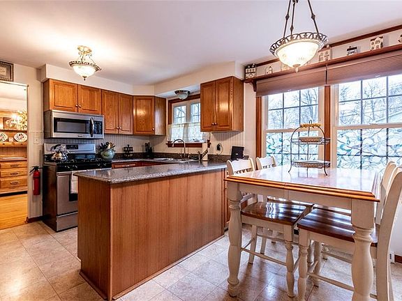 5th image of 90 Brianwood Dr