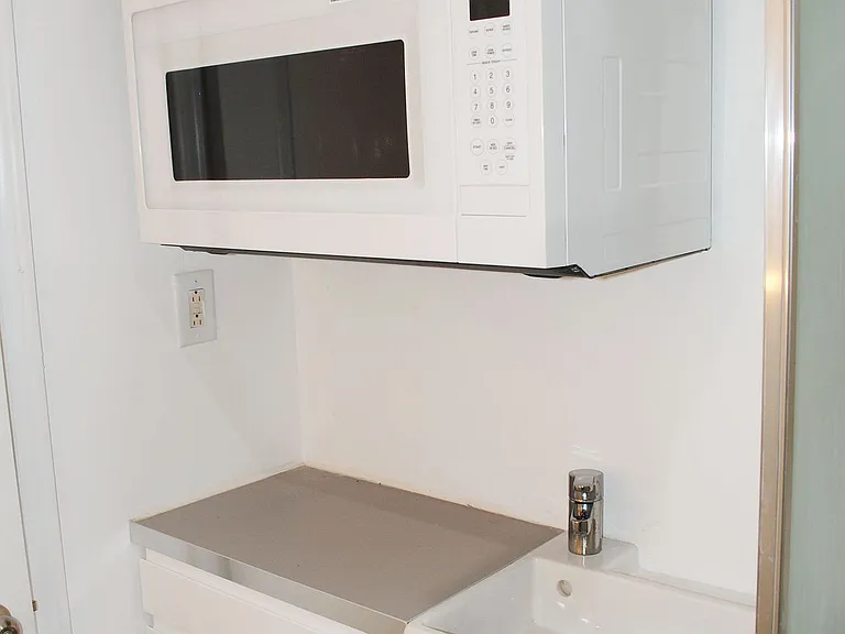 42 Saint Dunstan Dr #STUDIO — Photo 3