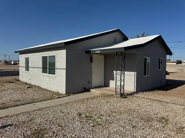 1707 S Avenue A — Photo 4