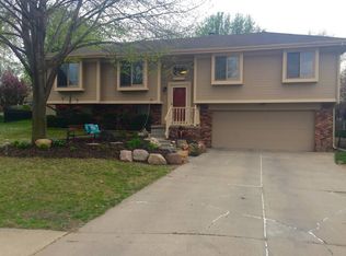 813 Fort Cir, Papillion, NE 68046