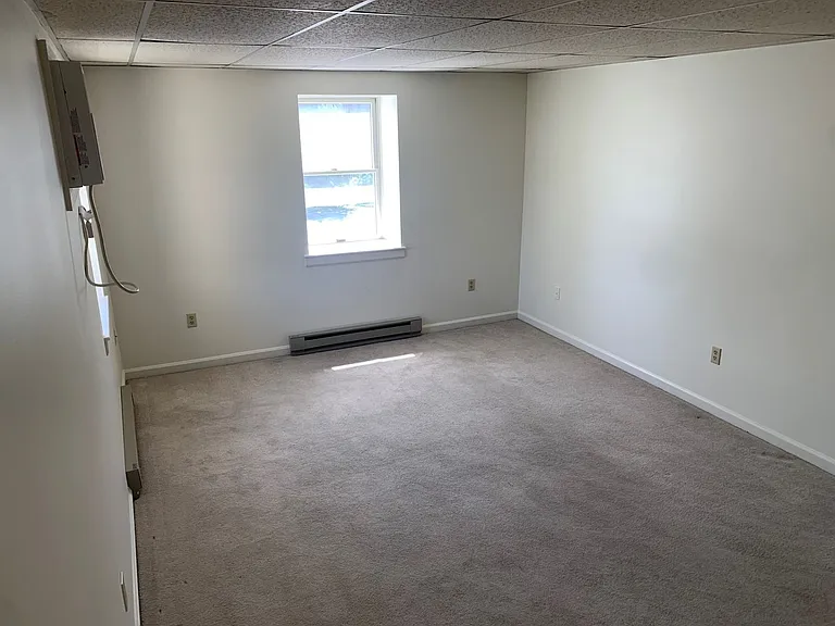 260 W 2nd St — Photo 11