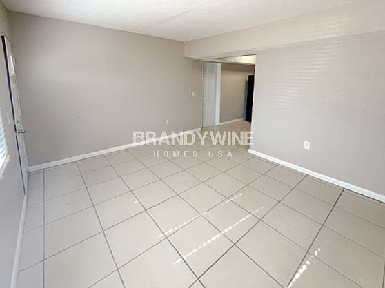 5th image of 1326 Woodbine St