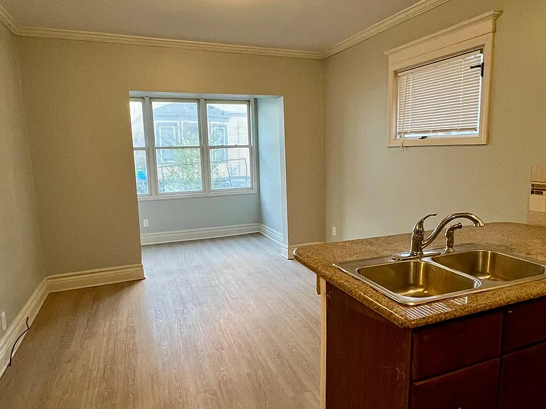 239 Oxford Ave #LR — Photo 6