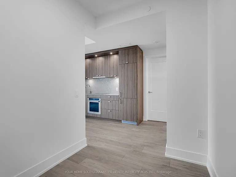 858 Dupont St #717 — Photo 21