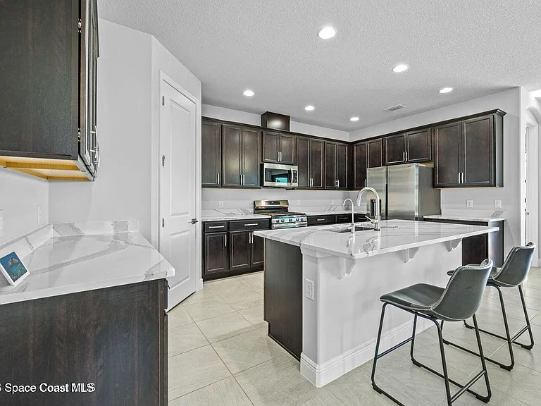 8108 Dobre Way — Photo 9