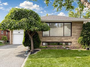 16 Holford Cres, Toronto, ON M1T1M1