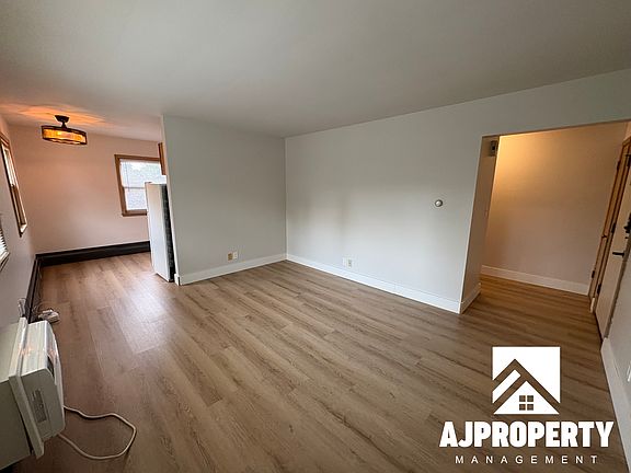 3rd image of 615 W 15th St APT 3