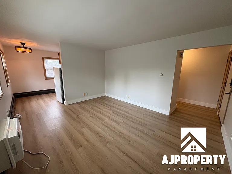 615 W 15th St #3 — Photo 3