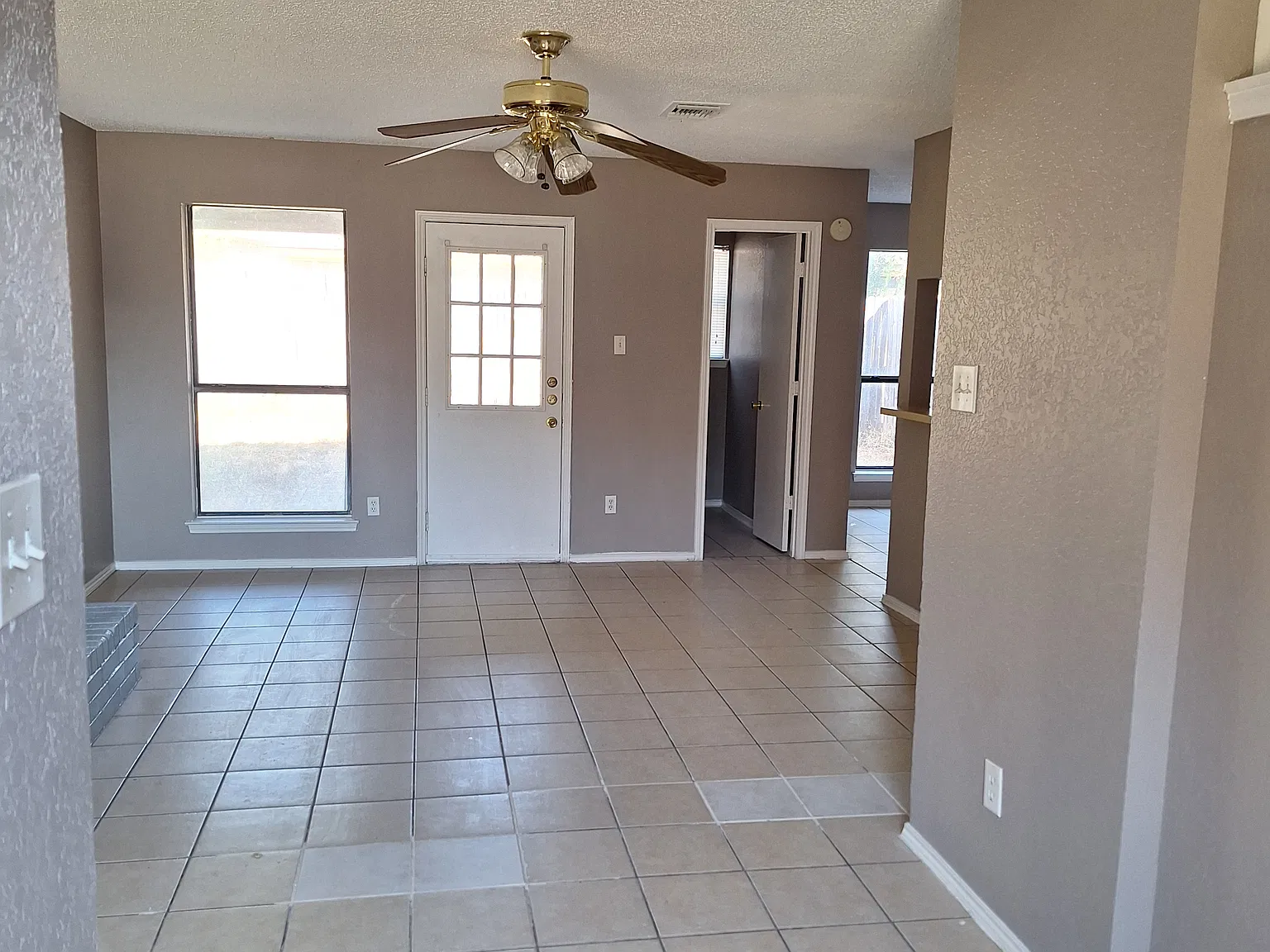 3 bed, 2.5 bath, 1252 sqft, $1,725 — Photo 3