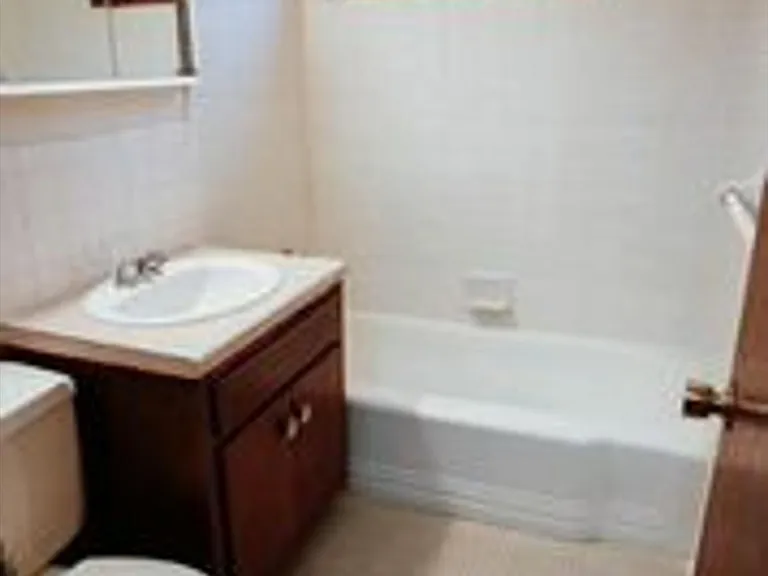 8209 30 1/2 St W — Photo 9