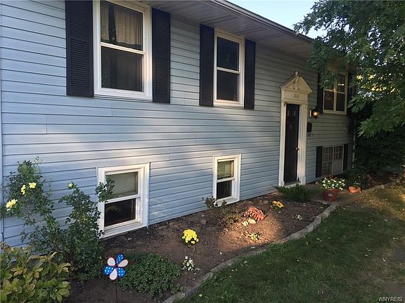 3rd image of 6033 Wallace Ave