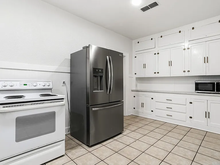 1705 Virginia Pl — Photo 10
