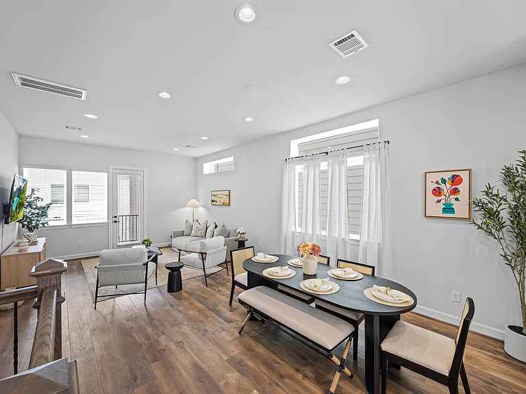 1402 Cleburne St — Photo 4