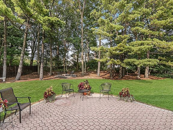 4th image of 4364 Longmeadow Dr