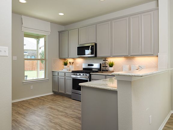 Eat-in Kitchen