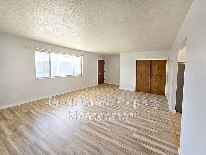 2 bed, 1.0 bath, 1040 sqft, $920 — Photo 4