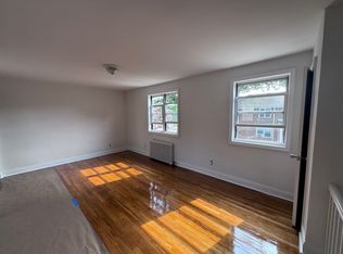 61-25 224th St #B, Oakland Gardens, NY 11364