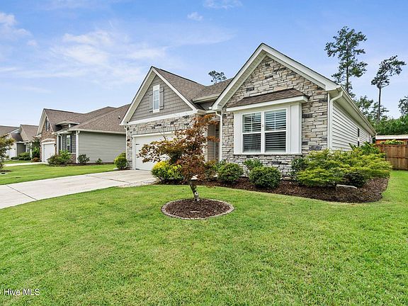 3rd image of 442 Esthwaite Drive SE