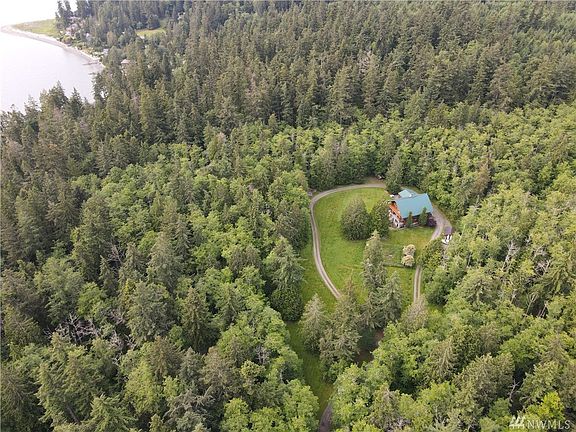 Drone shot showing idyllic setting and proximity to Beverly Beach