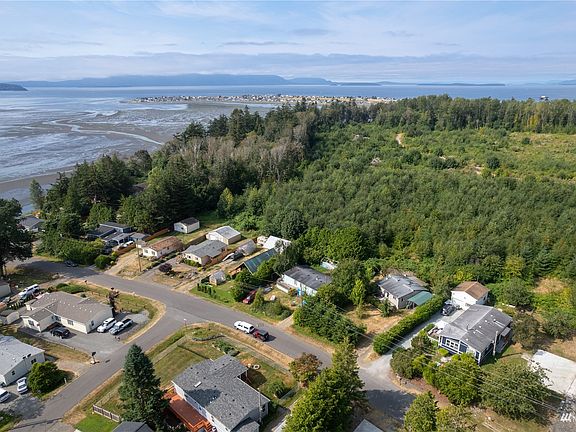 3rd image of 4451 Moresby Way