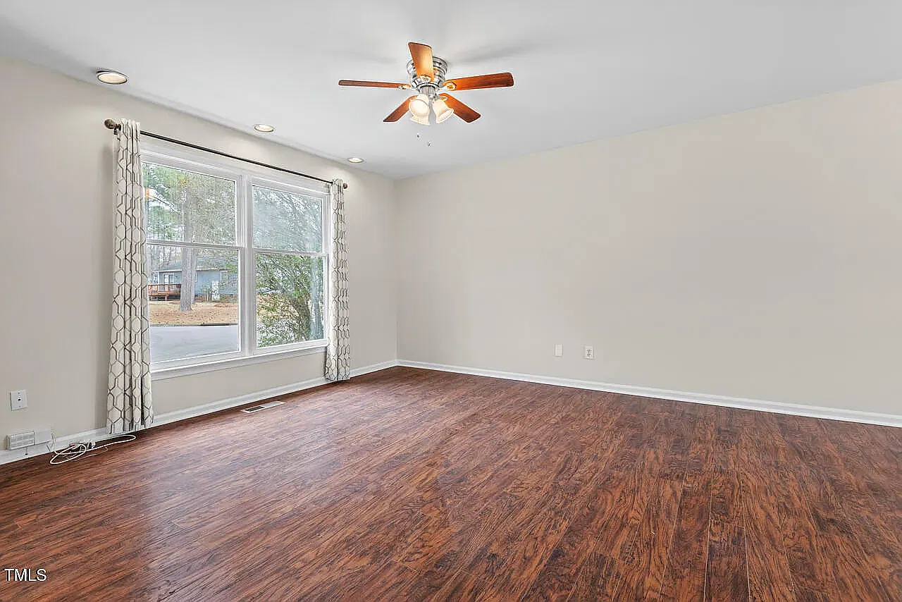 4 bed, 1647 sqft, $2,200 — Photo 3
