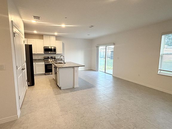 3rd image of 315 Marquee Dr
