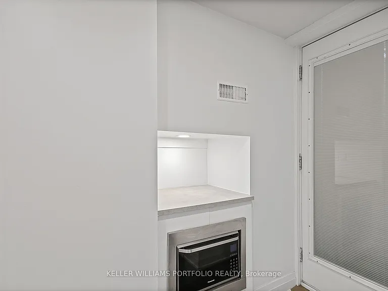 35 Humberside Ave #1 — Photo 16