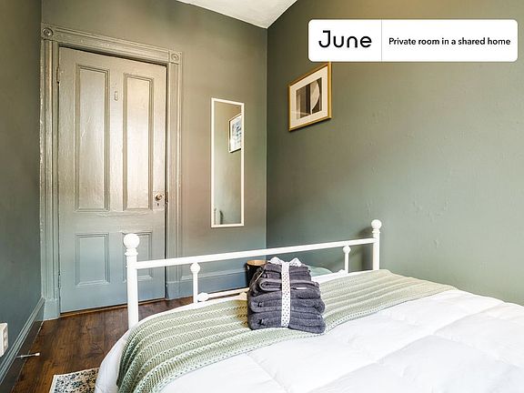 2nd image of 336 W 47th St #3E