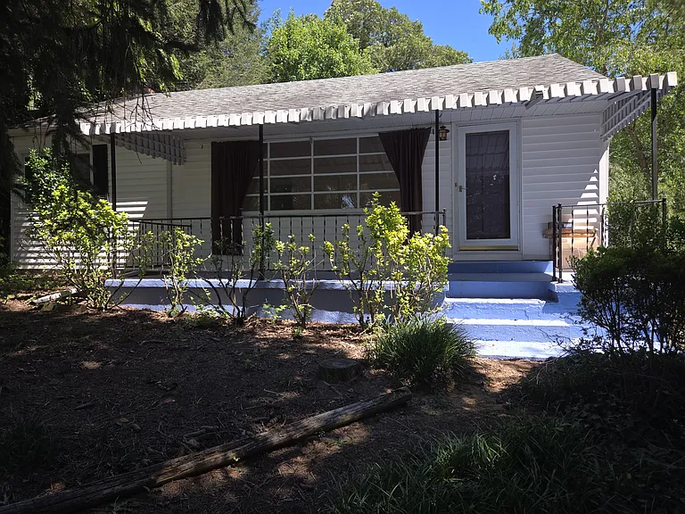 140 Arthur Rd — Photo 1