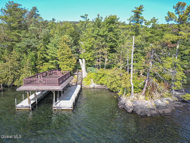 3rd image of 7938 Lakeshore Drive