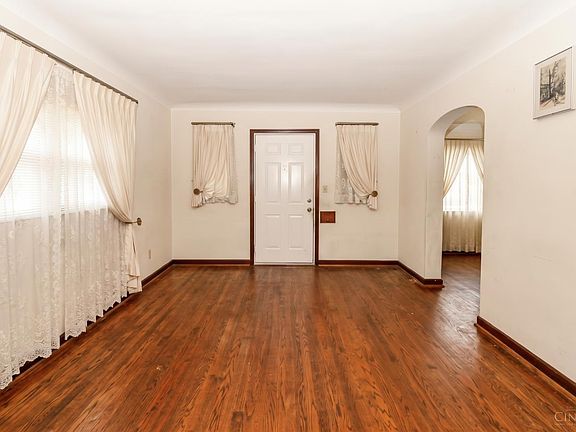 3rd image of 6815 Hampton Dr