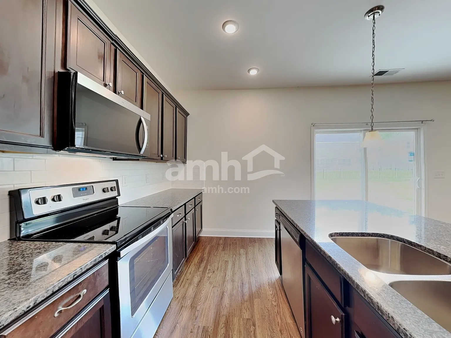 3 bed, 2.5 bath, 1834 sqft, $2,080 — Photo 4