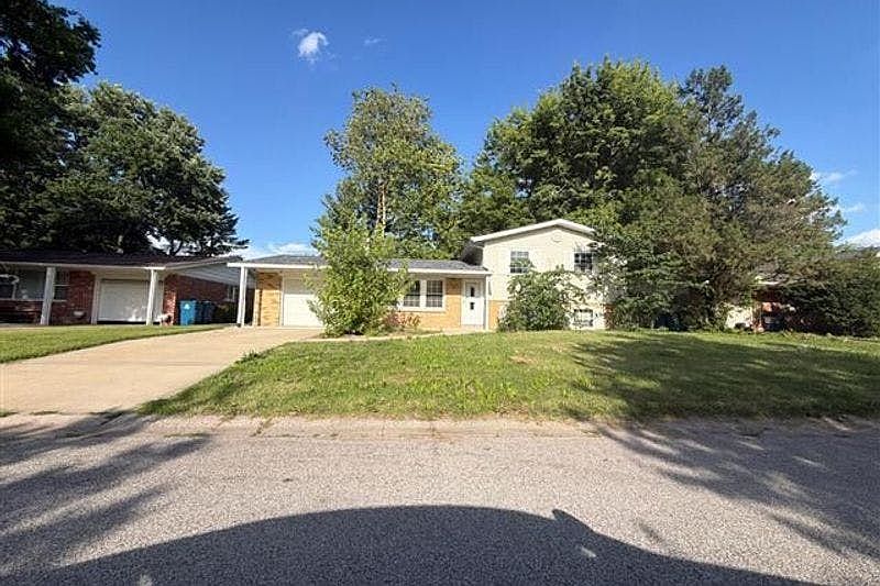 1st image of 18 Village Dr