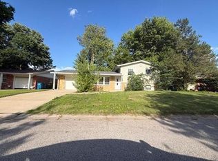 18 Village Dr, Swansea, IL 62226