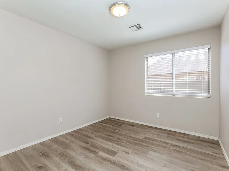 5307 N 79th Dr — Photo 14