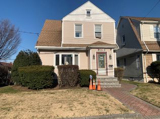 9001 205th St, Hollis, NY